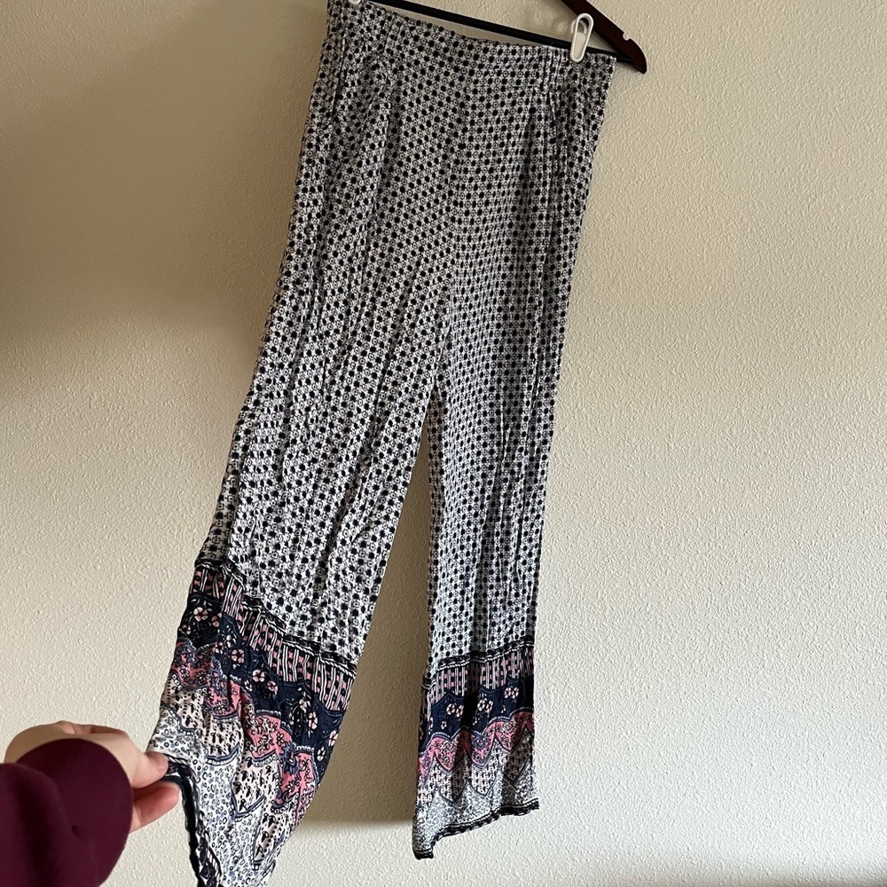 EUC Hollister Size Medium Multi Colored Design Flowy Linen High Rise Pants
